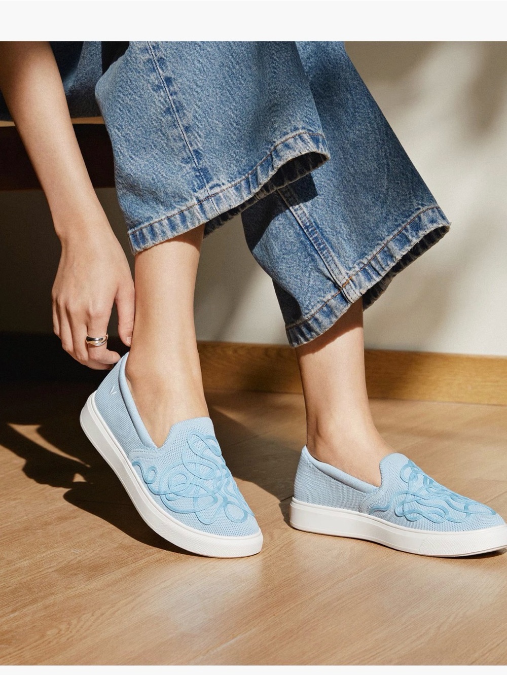 NWOT Vivaia V-Tune Unisex Light Blue Slip-On Women's Sneaker Shoes Size 13